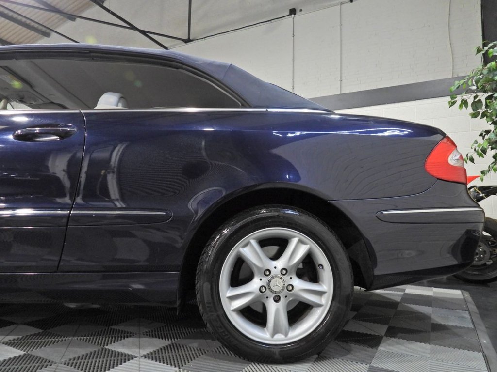 Used Mercedes-Benz CLK 2004 for sale - 77236608: Photo 8