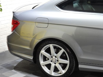 Used Mercedes-Benz C Class 2015 for sale - 79470573: Photo