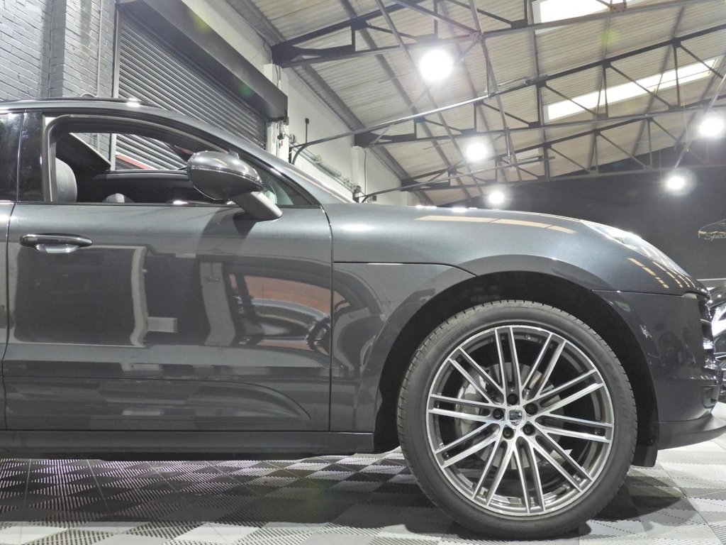 Used Porsche Macan 2018 for sale - 77200265: Photo 8