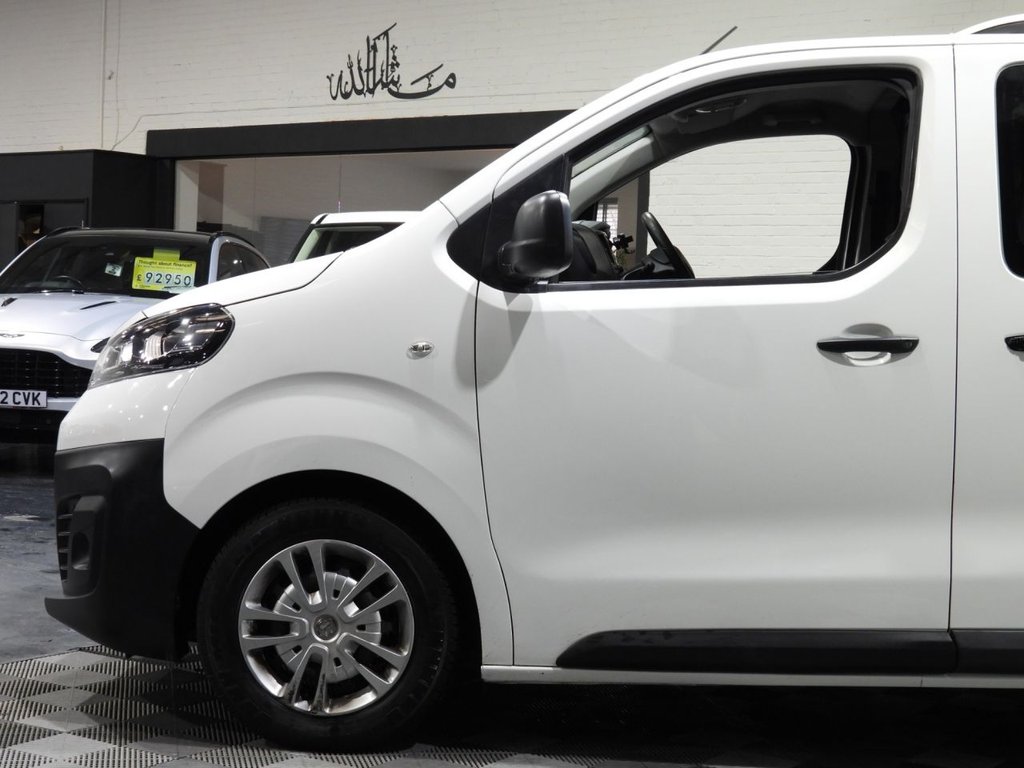 Used Vauxhall Vivaro 2020 for sale - 77111215: Photo 2