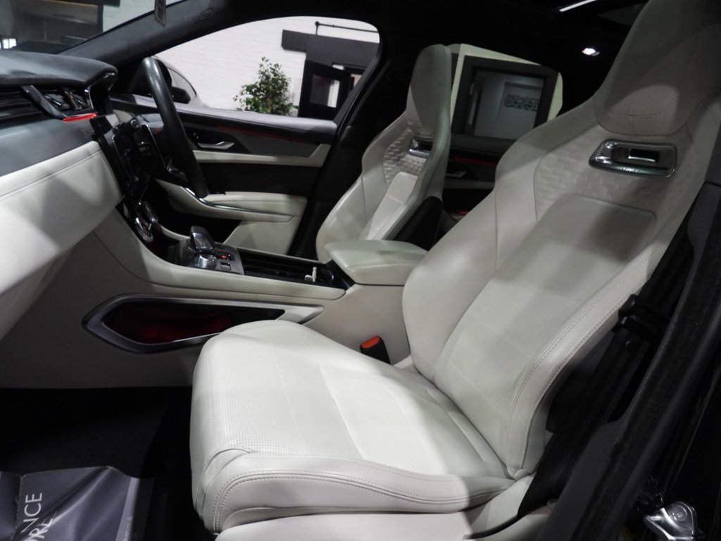 Used Jaguar F-Pace 2023 for sale - 76256267: Photo 15