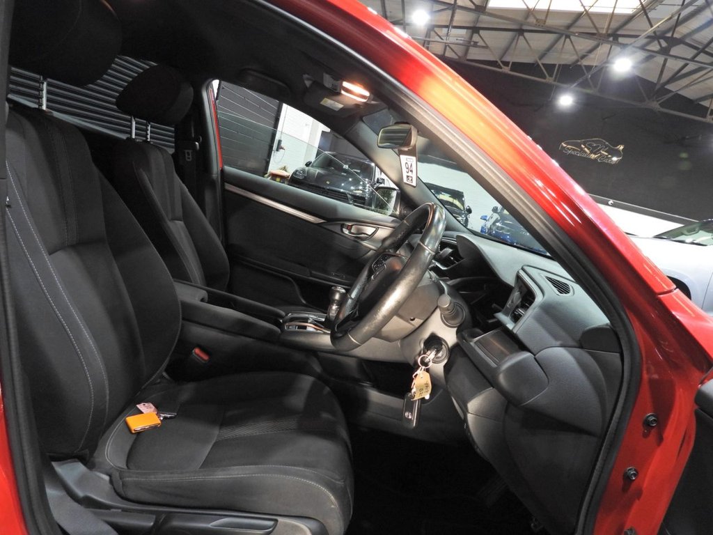 Used Honda Civic 2018 for sale - 77937133: Photo 18