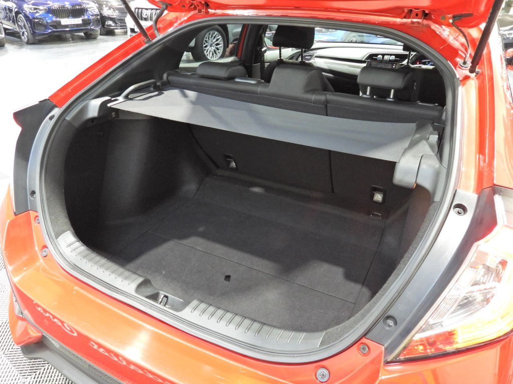 Used Honda Civic 2018 for sale - 77937133: Photo 30