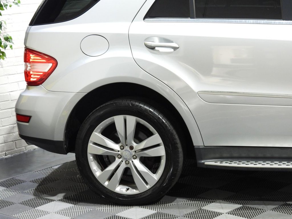 Used Mercedes-Benz M Class 2009 for sale - 77660163: Photo 3