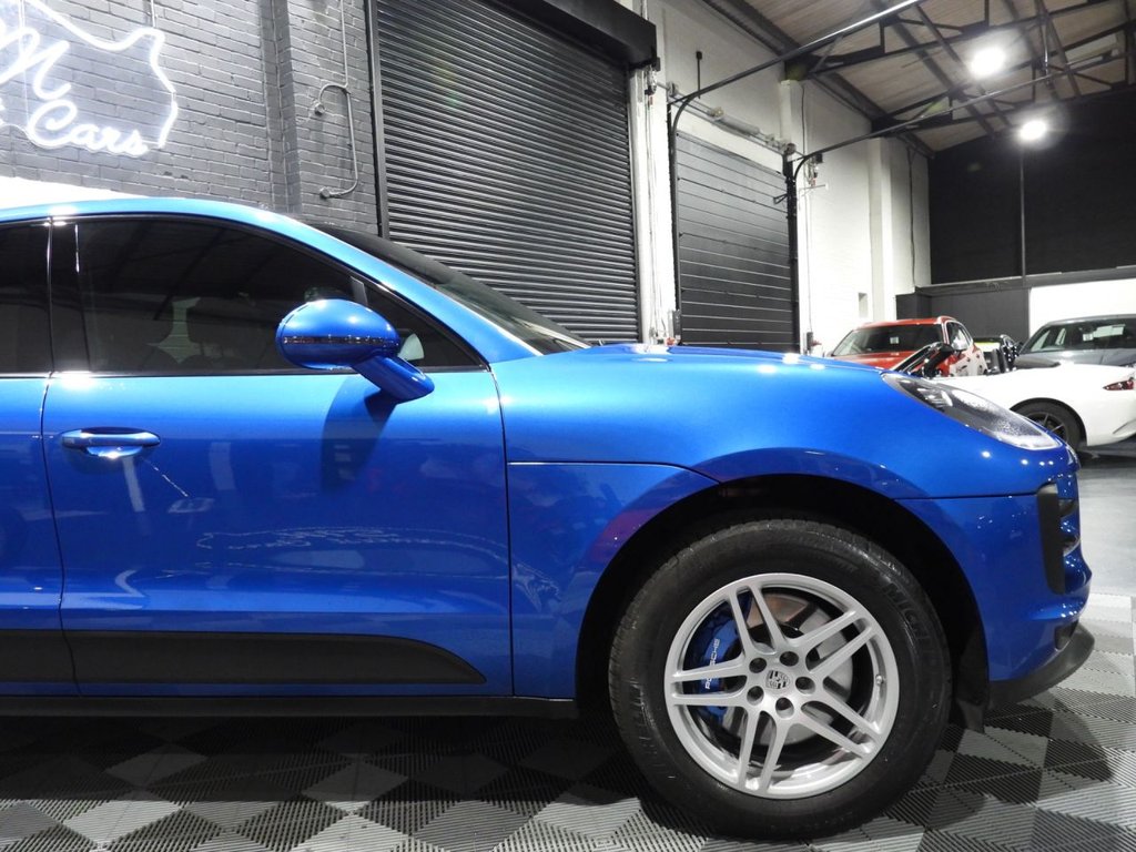 Used Porsche Macan 2019 for sale - 76610312: Photo 2