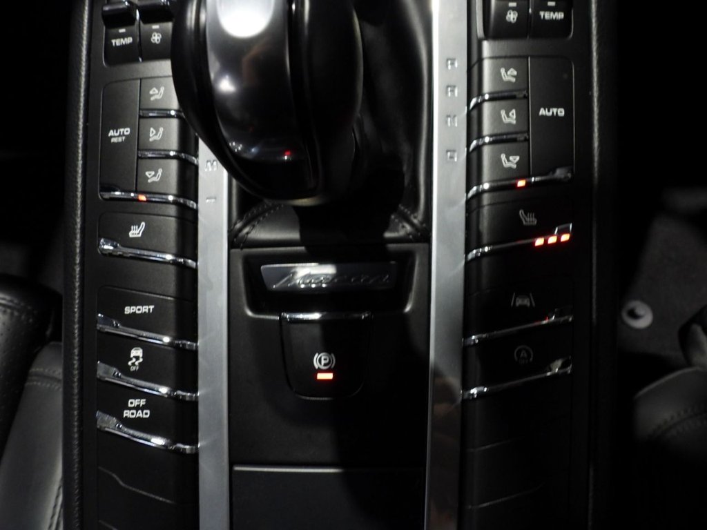 Used Porsche Macan 2019 for sale - 76610312: Photo 32