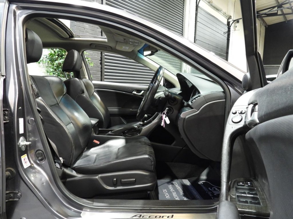 Used Honda Accord 2014 for sale - 76080880: Photo 14