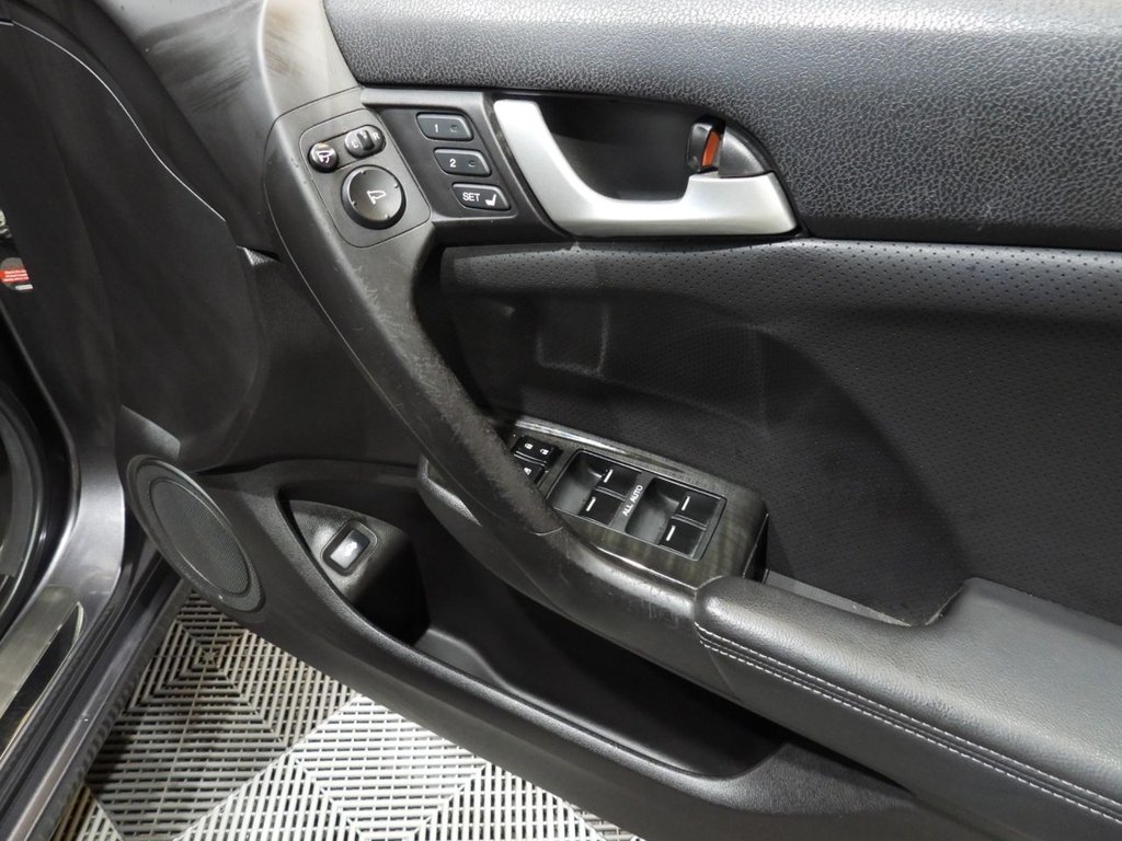 Used Honda Accord 2014 for sale - 76080880: Photo 29