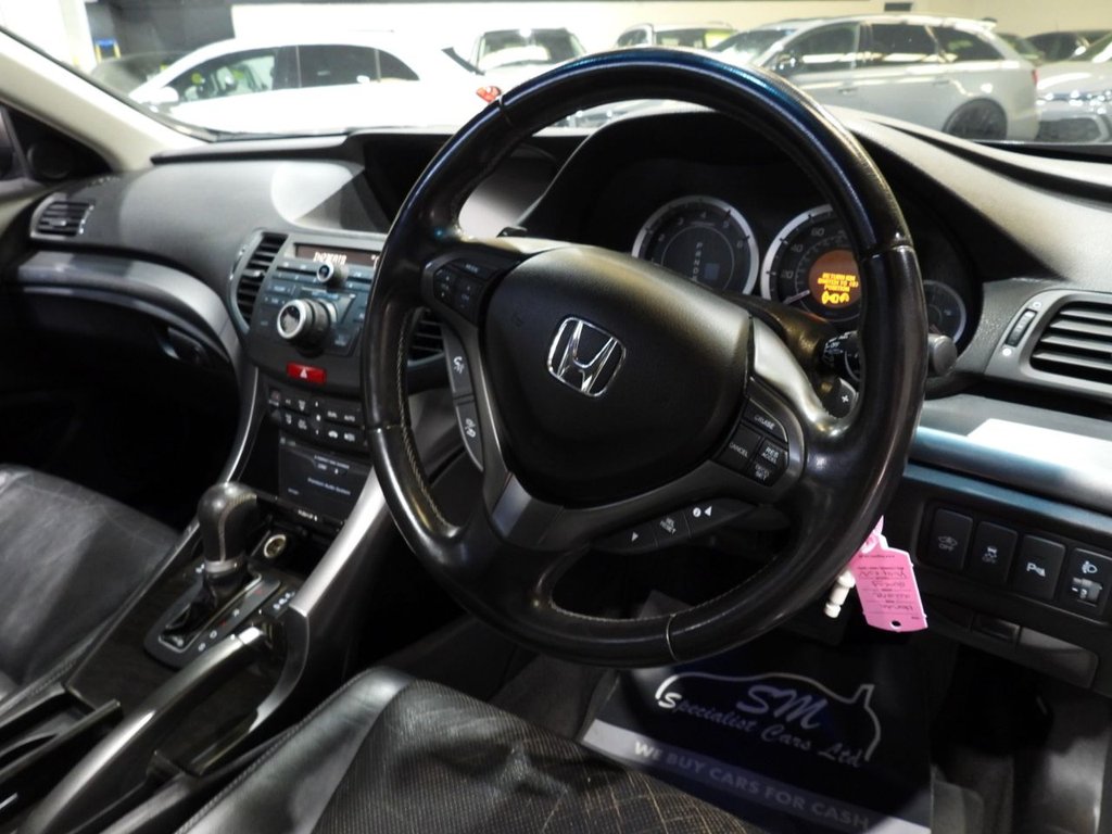 Used Honda Accord 2014 for sale - 76080880: Photo 4