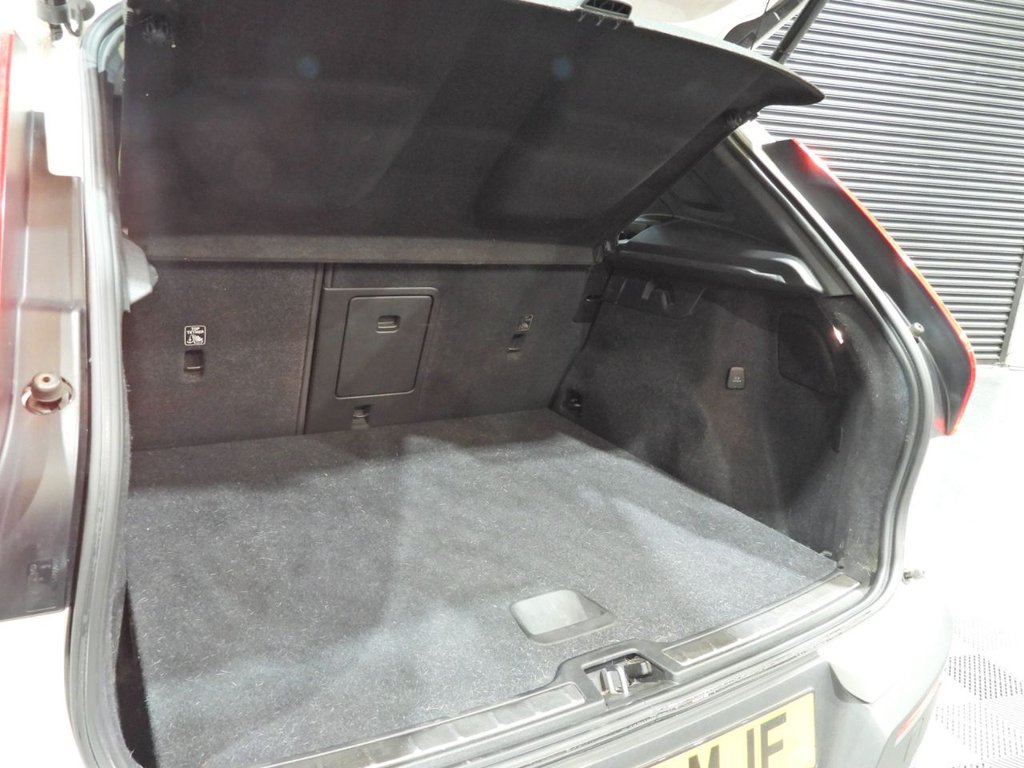 Used Volvo XC40 2021 for sale - 77835448: Photo 43