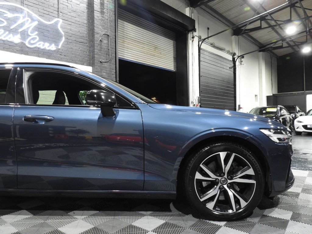 Used Volvo V60 2021 for sale - 76582560: Photo 2