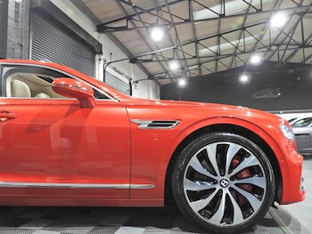 Used Bentley Flying Spur 2021 for sale - 77680208: Photo