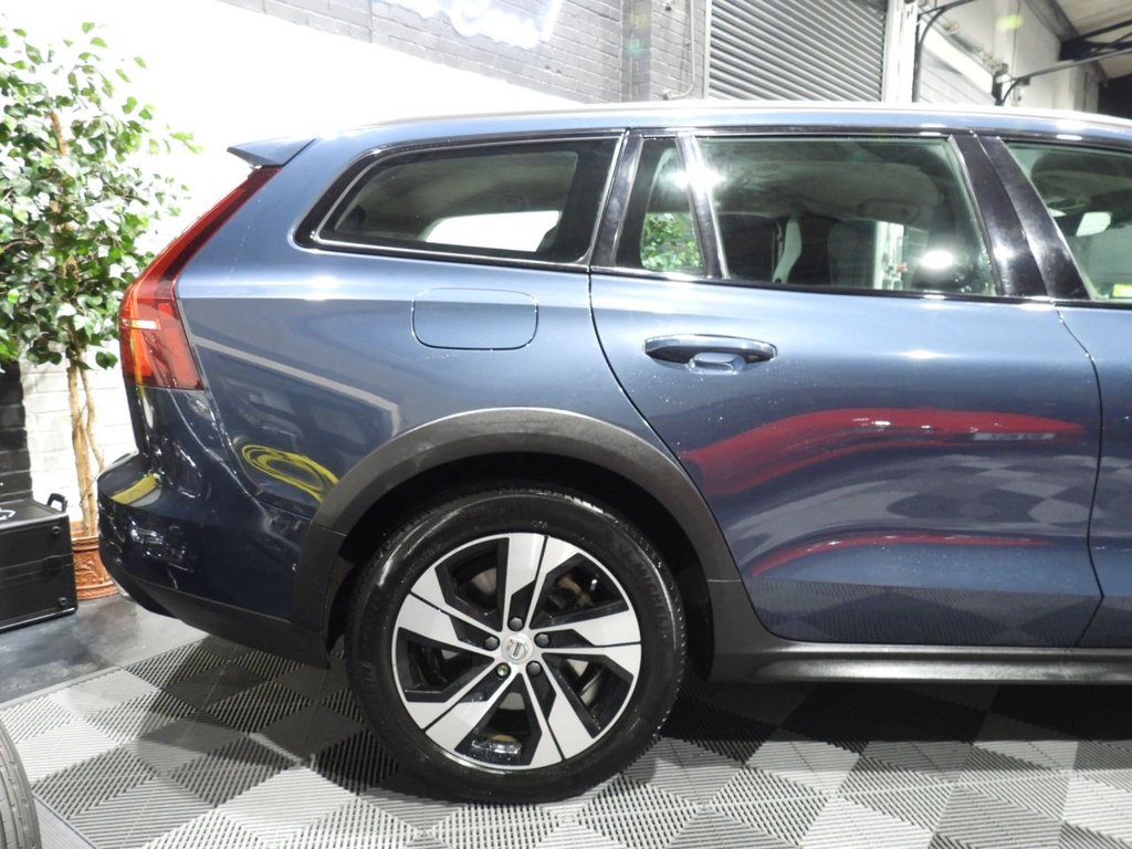 Used Volvo V60 2021 for sale - 76582547: Photo 9