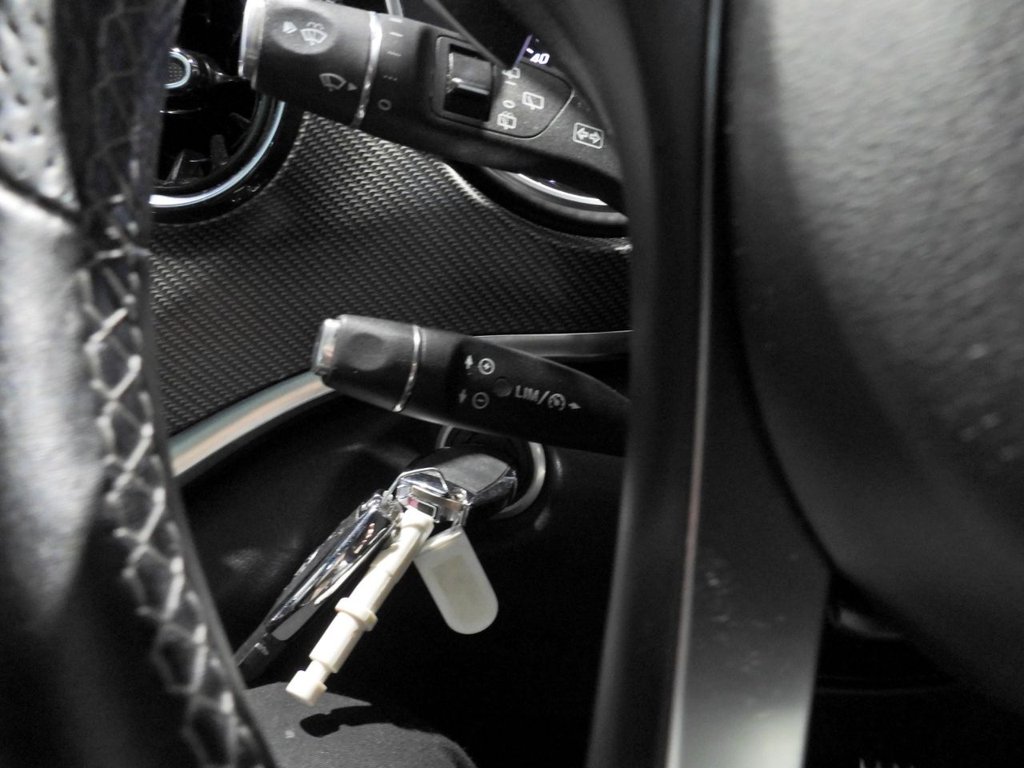 Used Mercedes-Benz V-Class 2023 for sale - 77072673: Photo 32