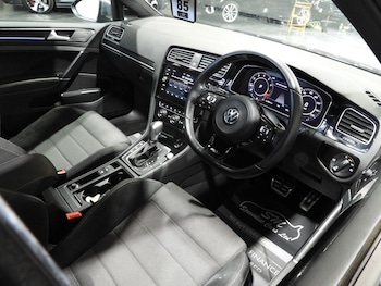 Used Volkswagen Golf 2019 for sale - 77383875: Photo