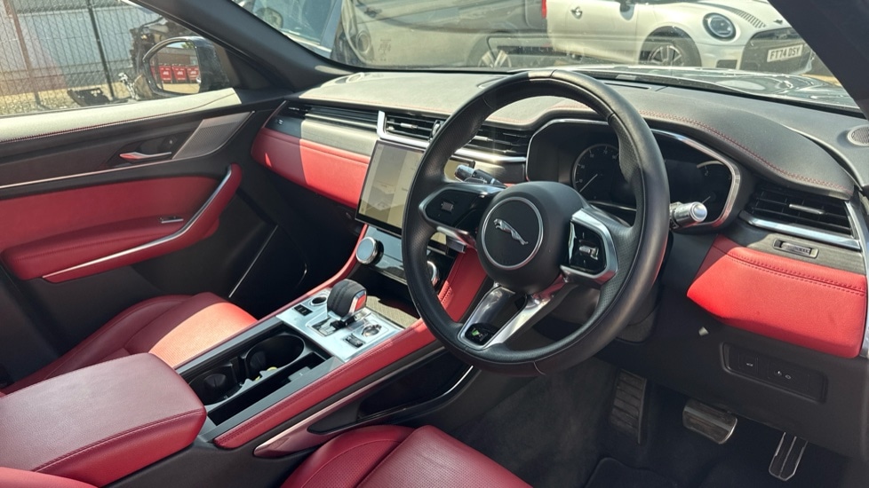 Used Jaguar F-Pace 2022 for sale - 76868571: Photo 9