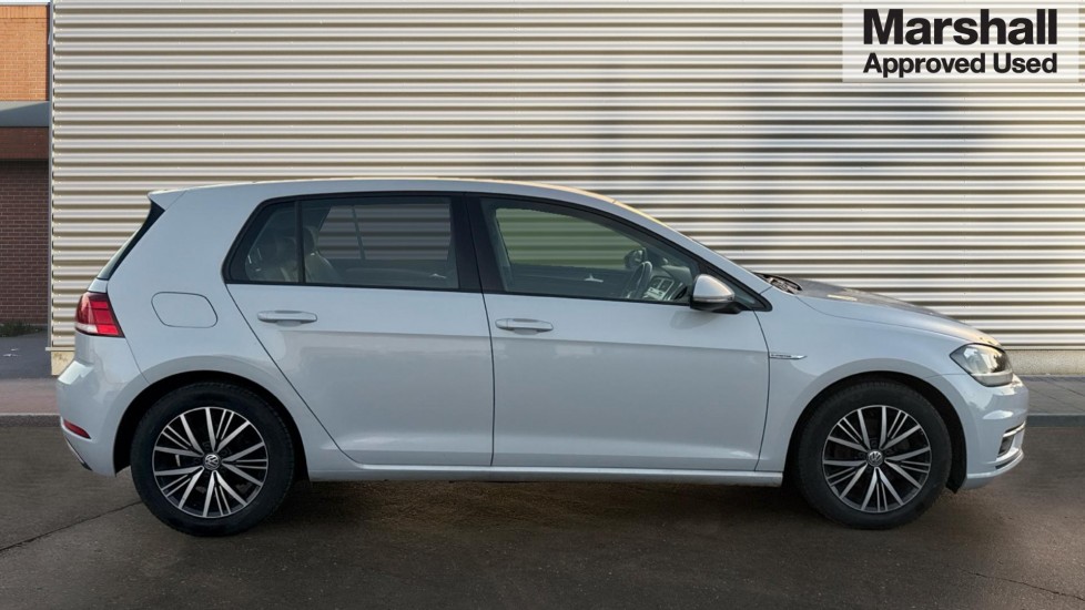 Used Volkswagen Golf 2019 for sale - 76971226: Photo 2