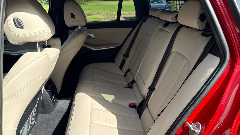 Used BMW 3 Series 2023 for sale - 76869140: Photo 12