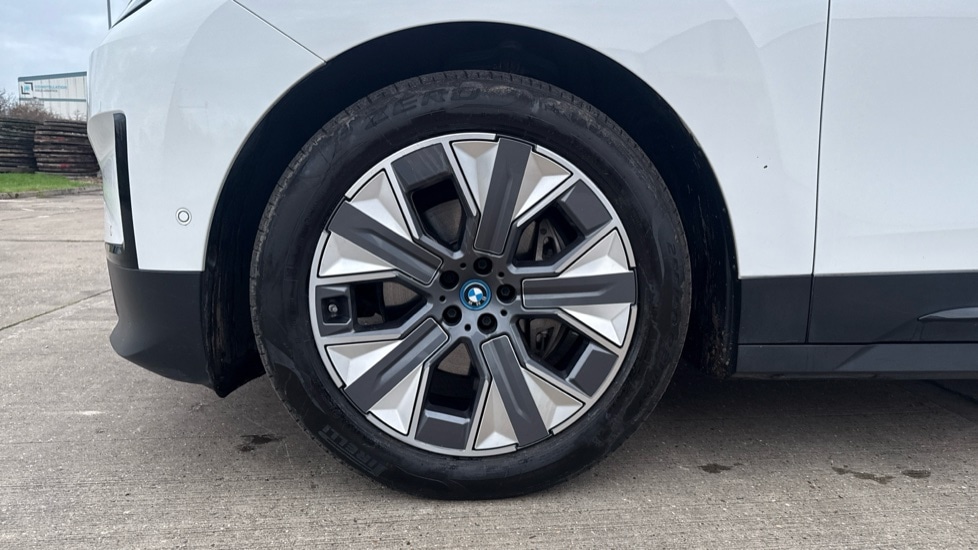 Used BMW iX 2023 for sale - 77082507: Photo 25