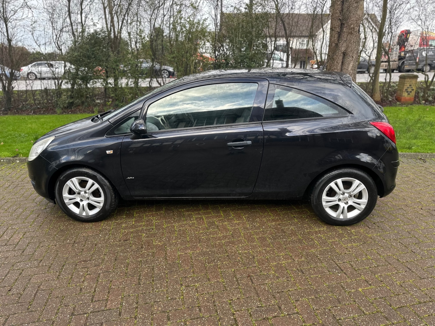 Used Vauxhall Corsa 2009 for sale - 77490420: Photo 2