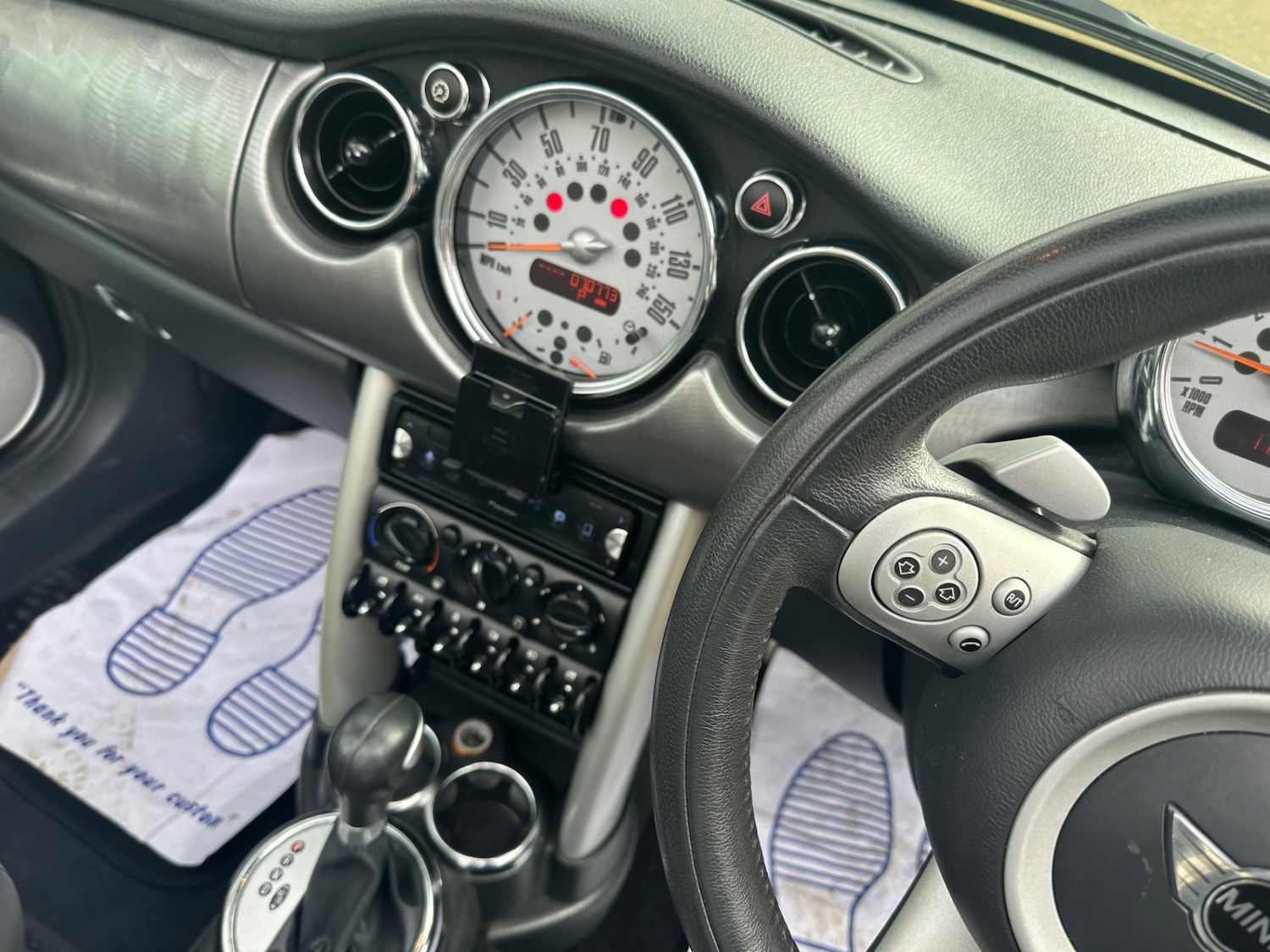 Used MINI Convertible 2008 for sale - 77423319: Photo 15