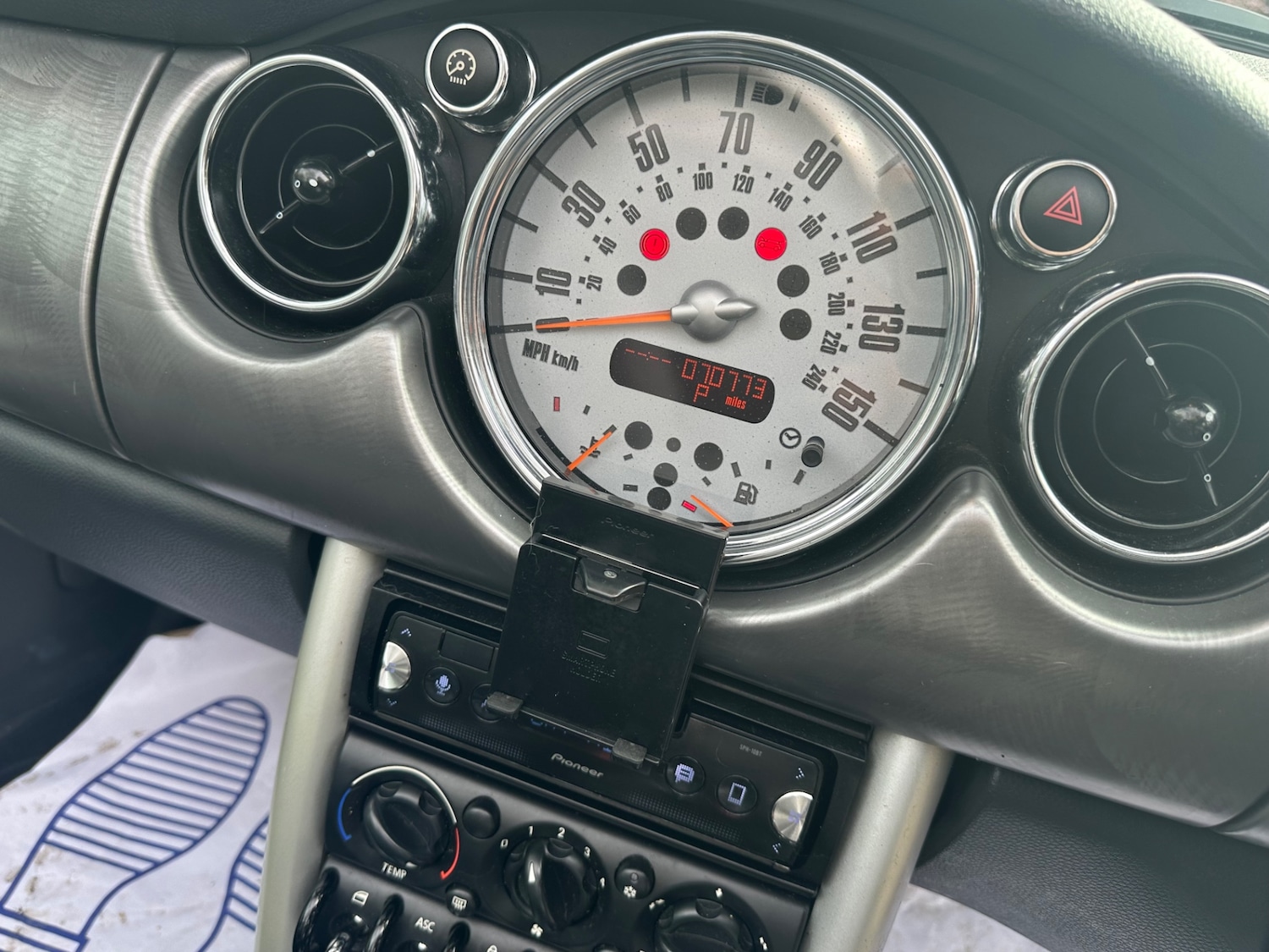 Used MINI Convertible 2008 for sale - 77423319: Photo 16