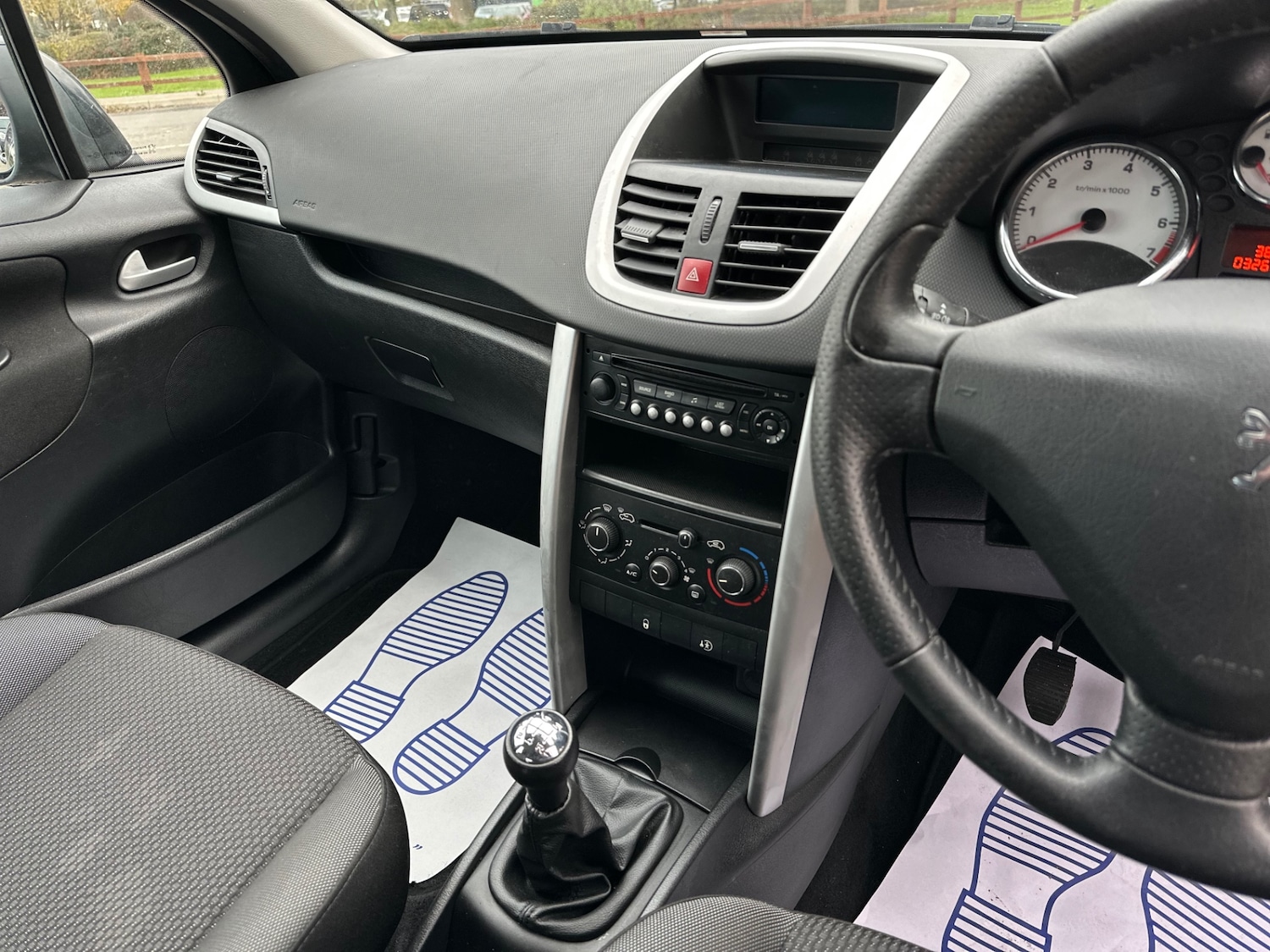 Used Peugeot 207 2011 for sale - 76638992: Photo 24