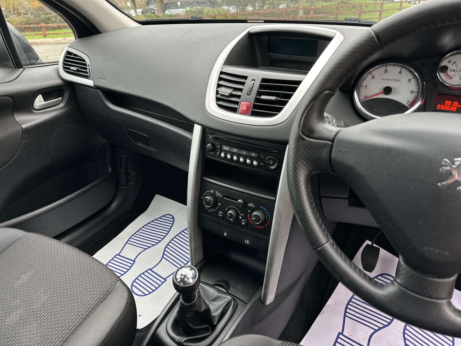 Used Peugeot 207 2011 for sale - 76638992: Photo 25