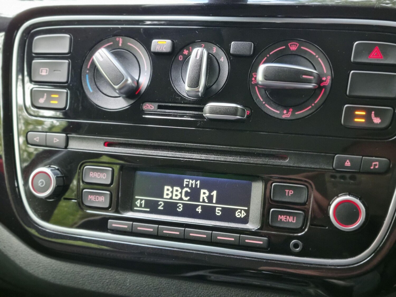 Used Volkswagen up! 2016 for sale - 77193207: Photo 40