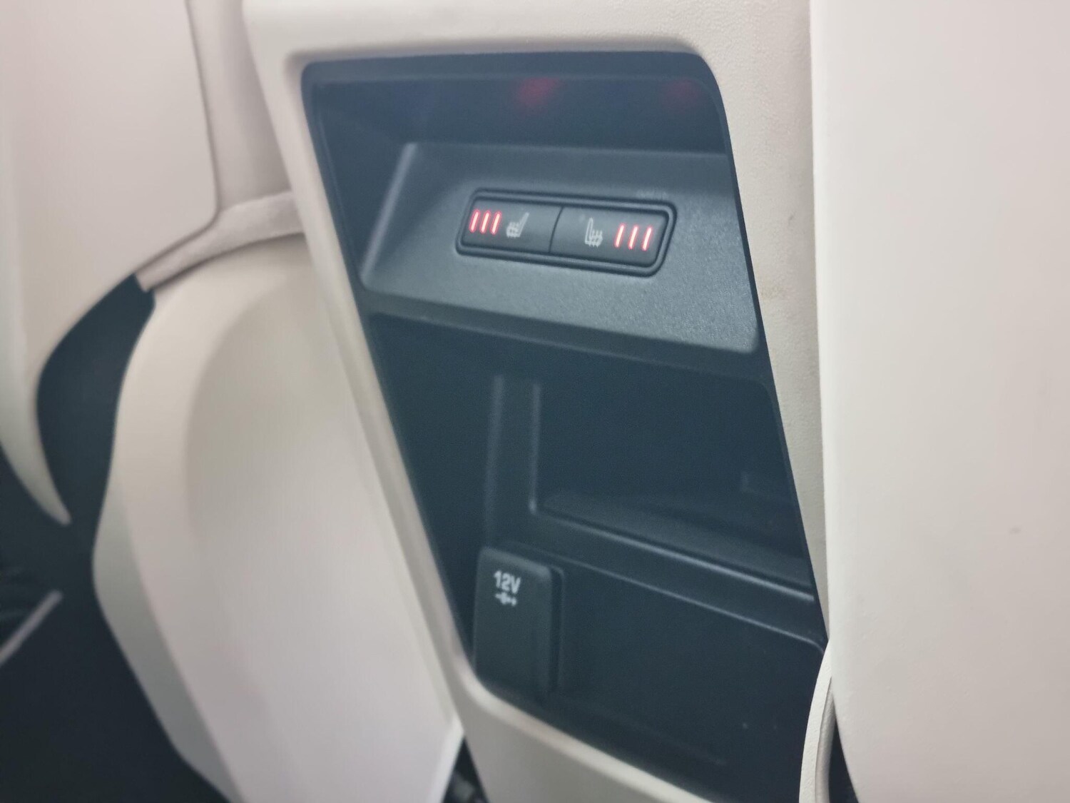 Used Land Rover Discovery Sport 2015 for sale - 77193202: Photo 65