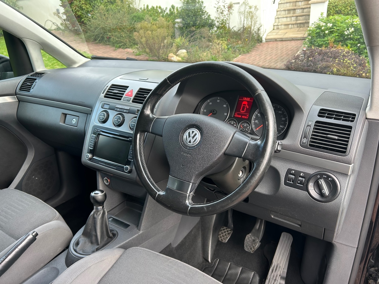 Used Volkswagen Touran 2009 for sale - 76324326: Photo 19