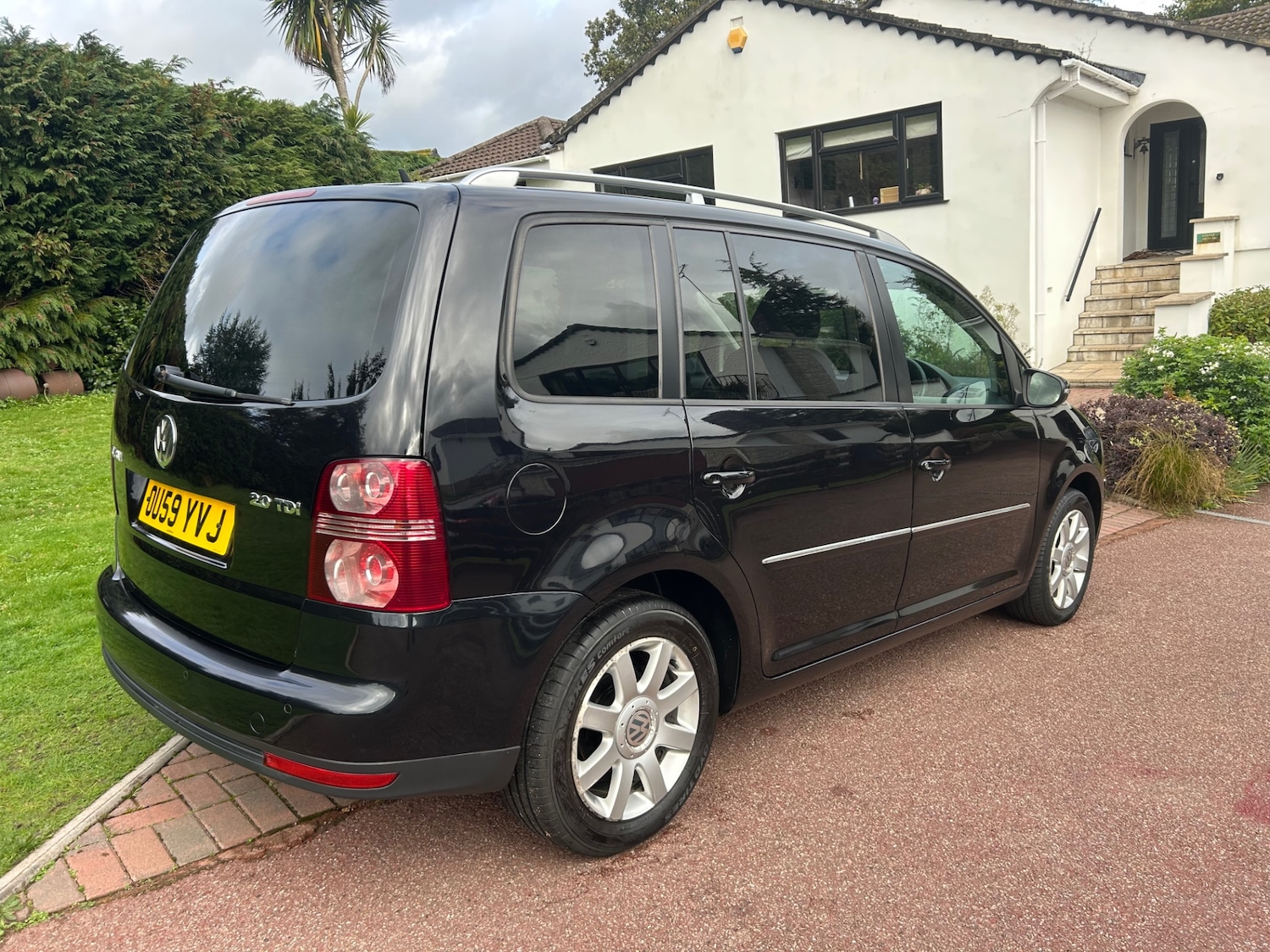 Used Volkswagen Touran 2009 for sale - 76324326: Photo 3