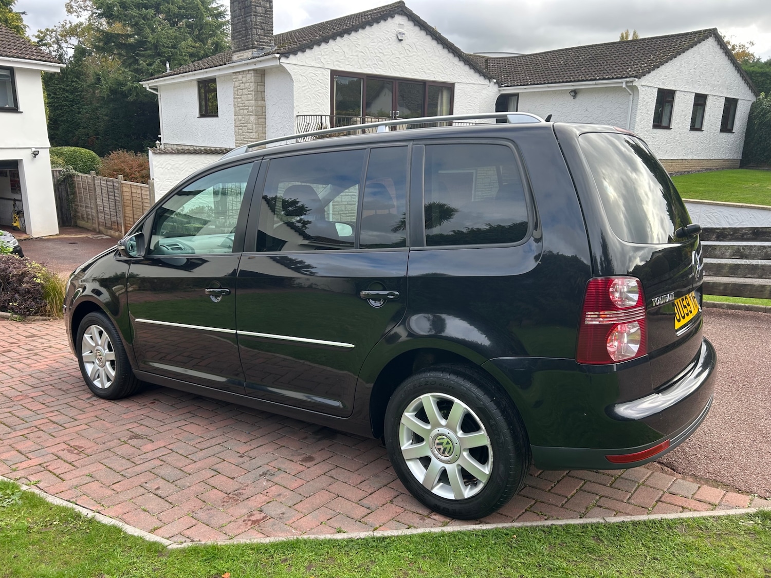 Used Volkswagen Touran 2009 for sale - 76324326: Photo 4