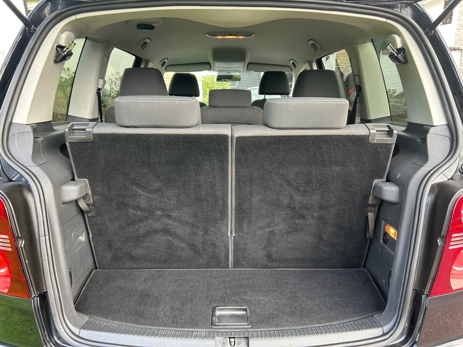 Used Volkswagen Touran 2009 for sale - 76324326: Photo 40