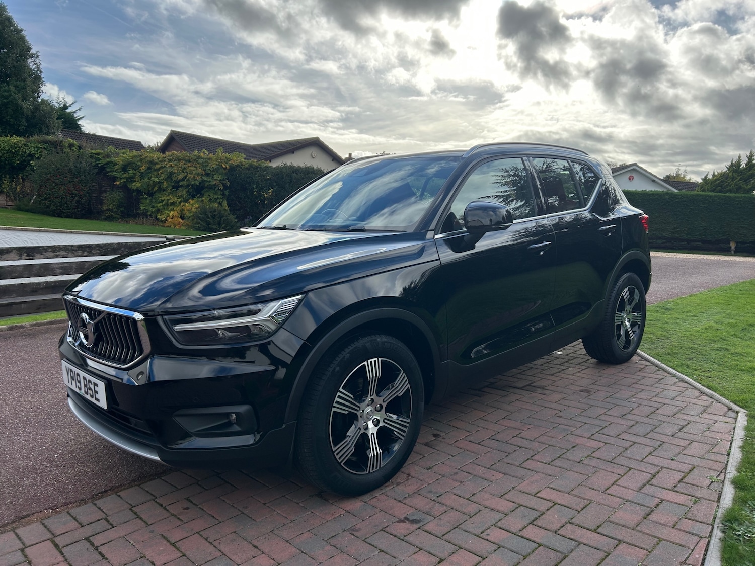 Used Volvo XC40 2019 for sale - 76332807: Photo 2