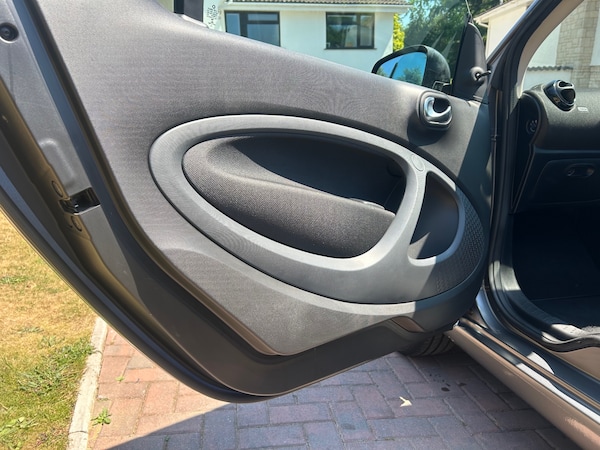 Used smart fortwo 2017 for sale - 75093539: Photo 17