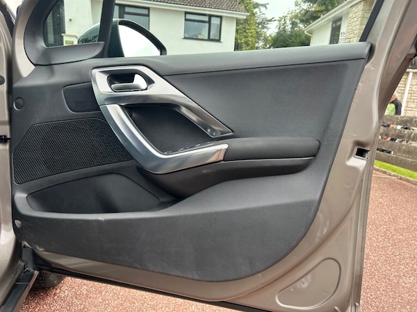 Used Peugeot 2008 2015 for sale - 76212251: Photo 17