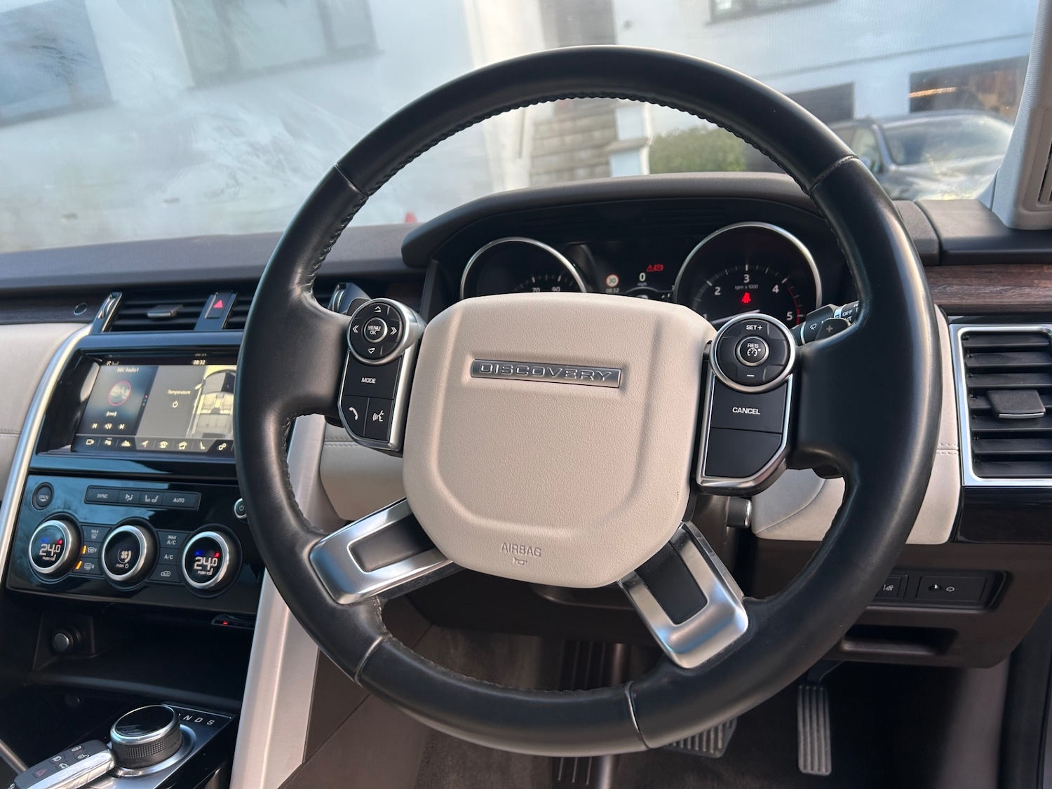 Used Land Rover Discovery 2017 for sale - 77015182: Photo 18