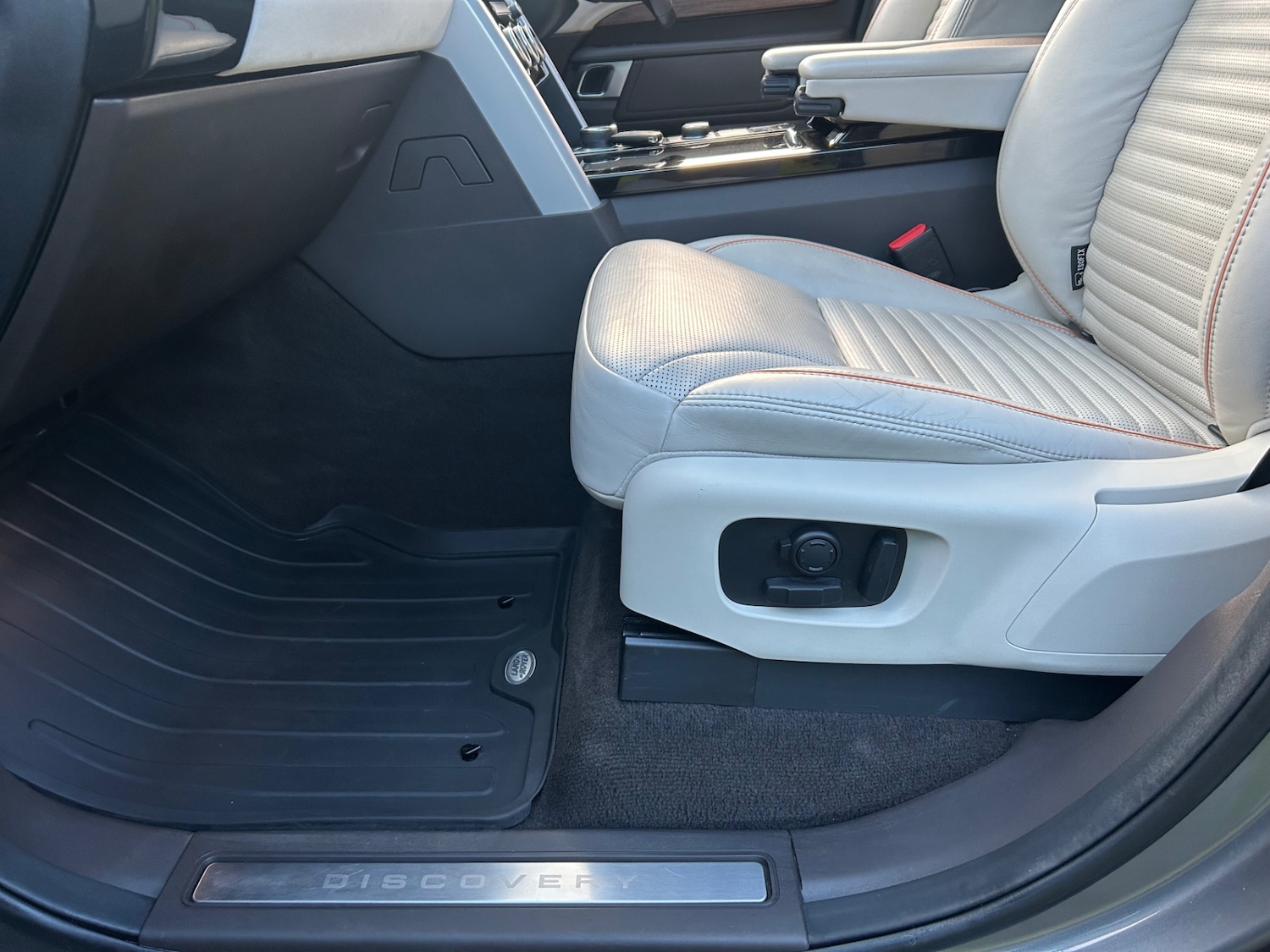 Used Land Rover Discovery 2017 for sale - 77015182: Photo 30