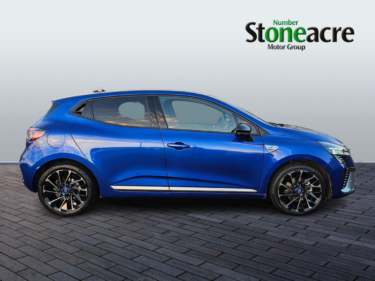 Used Renault Clio 2023 for sale - 76408799: Photo 2