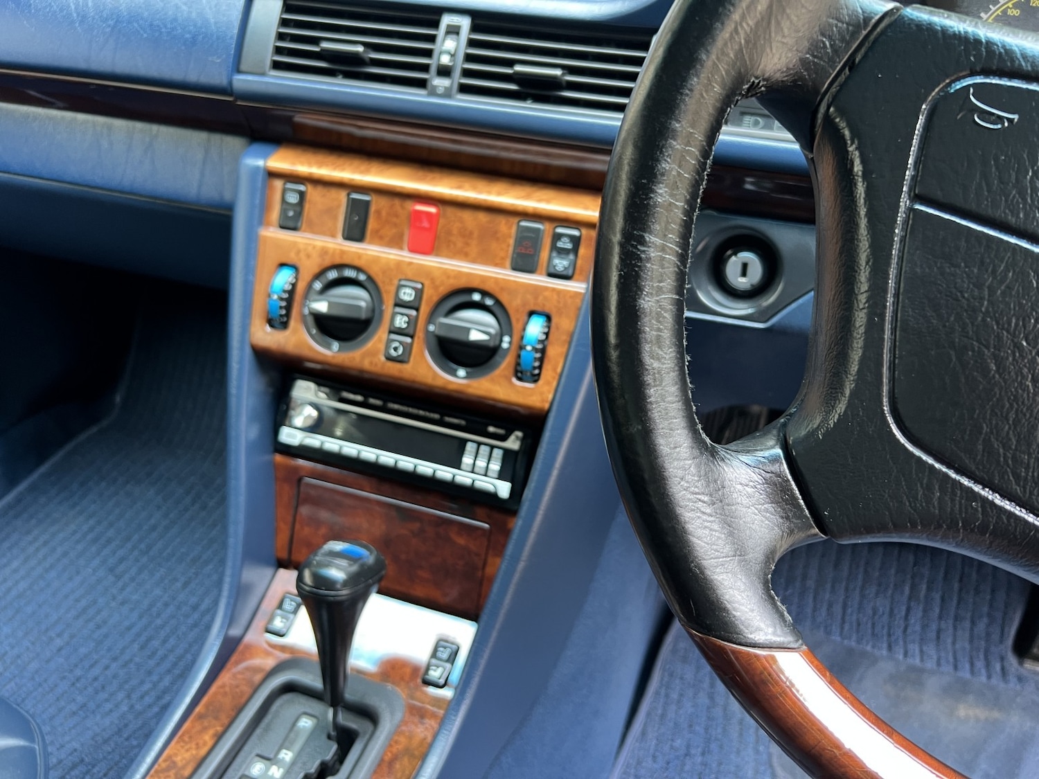 Used Mercedes-Benz E Class 1994 for sale - 76128928: Photo 18