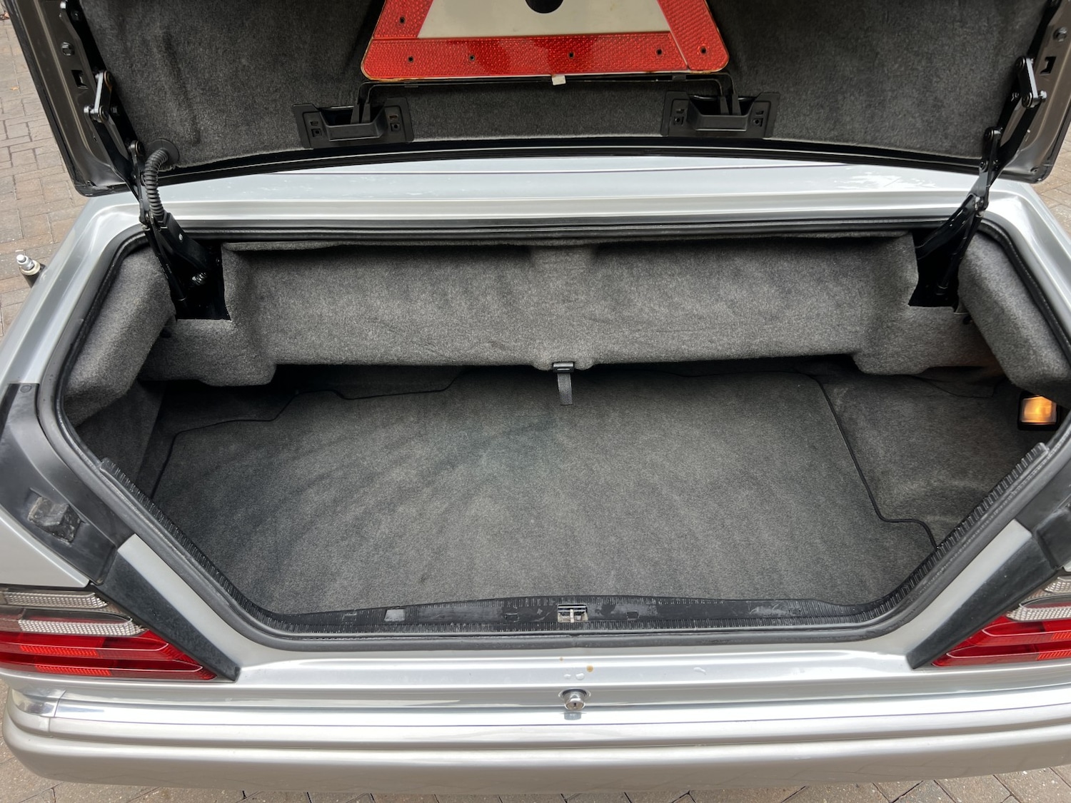 Used Mercedes-Benz E Class 1994 for sale - 76128928: Photo 36