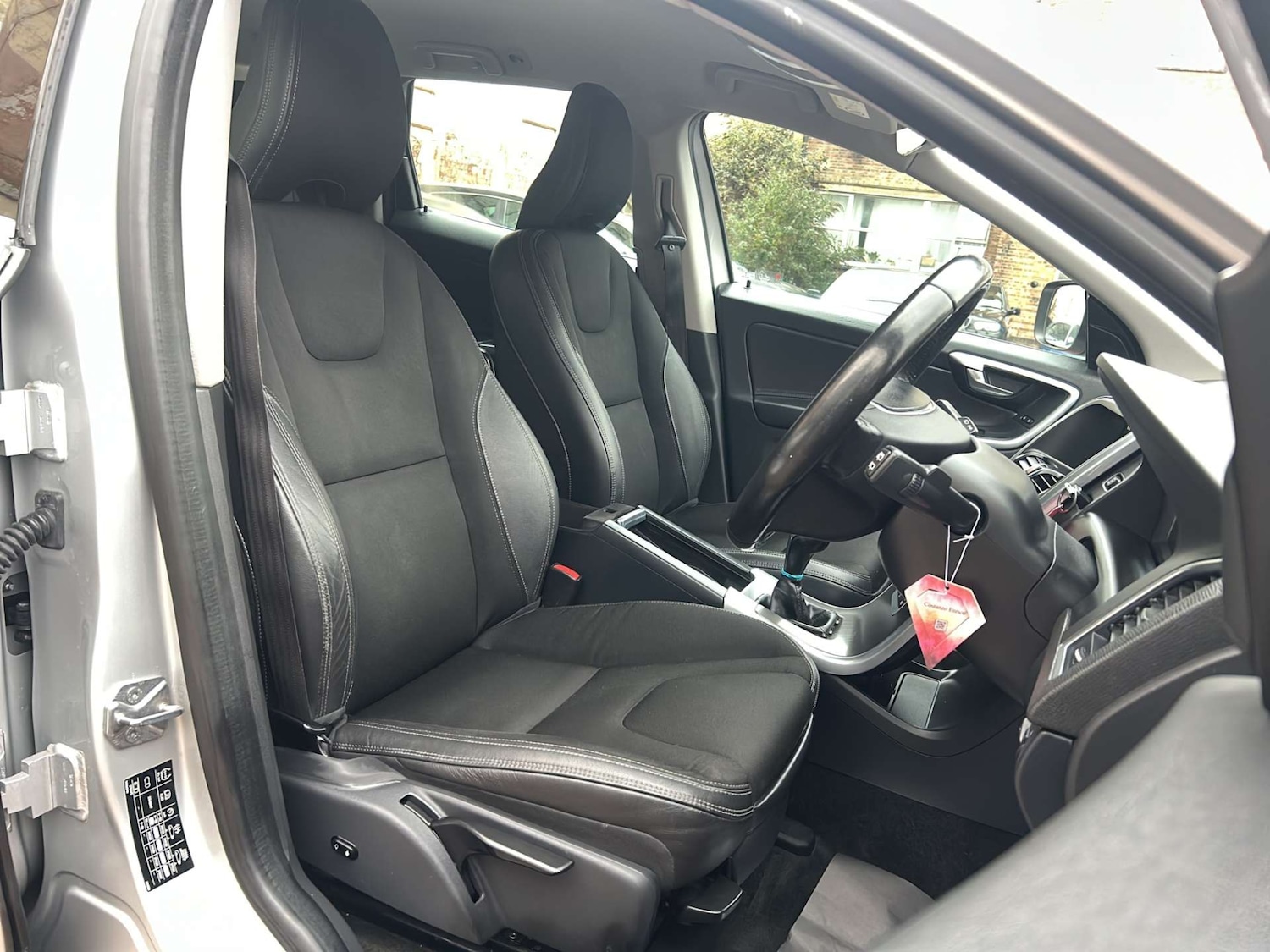 Used Volvo XC60 2015 for sale - 77946352: Photo 15