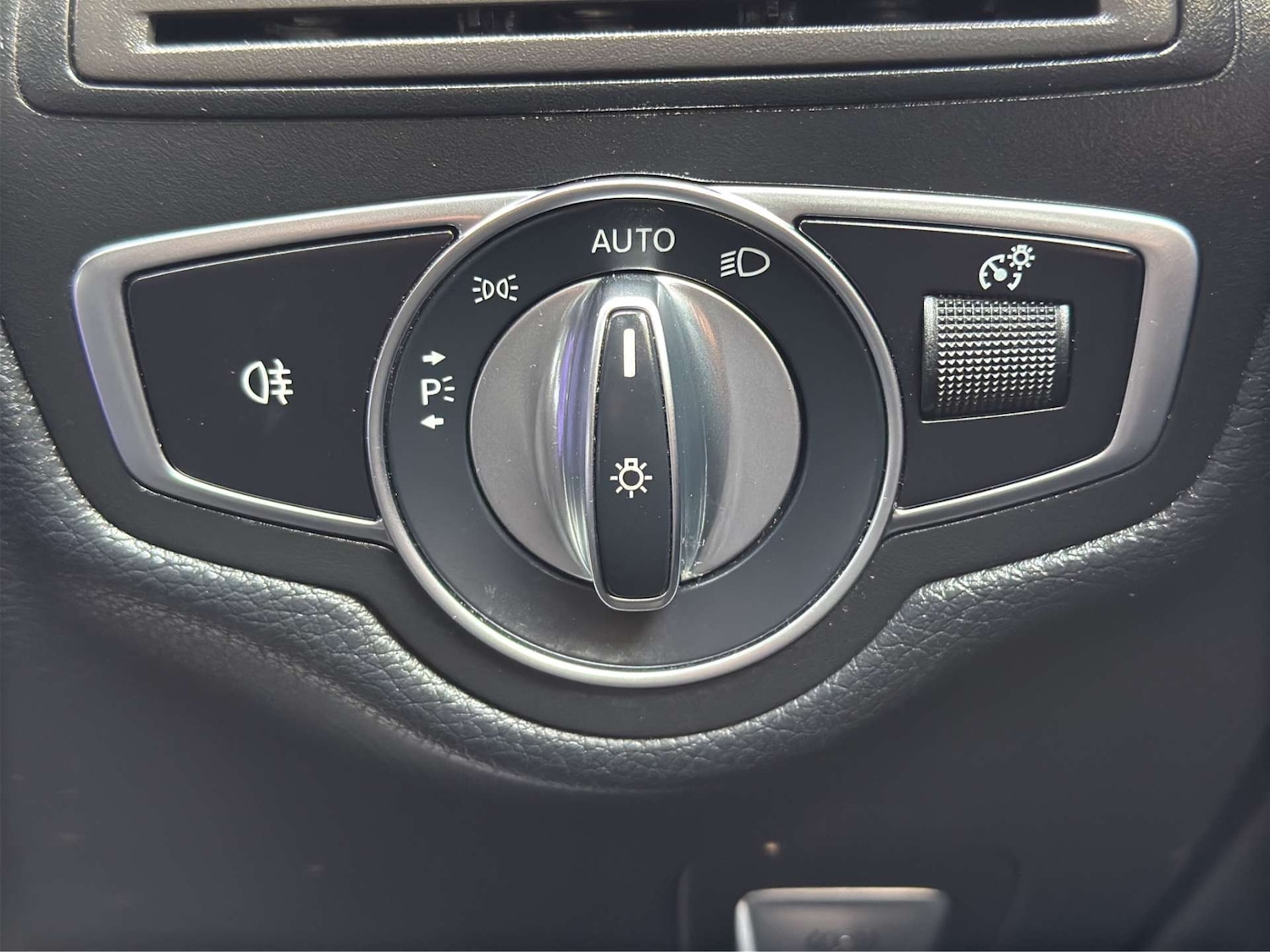 Used Mercedes-Benz GLC 2019 for sale - 77640563: Photo 42