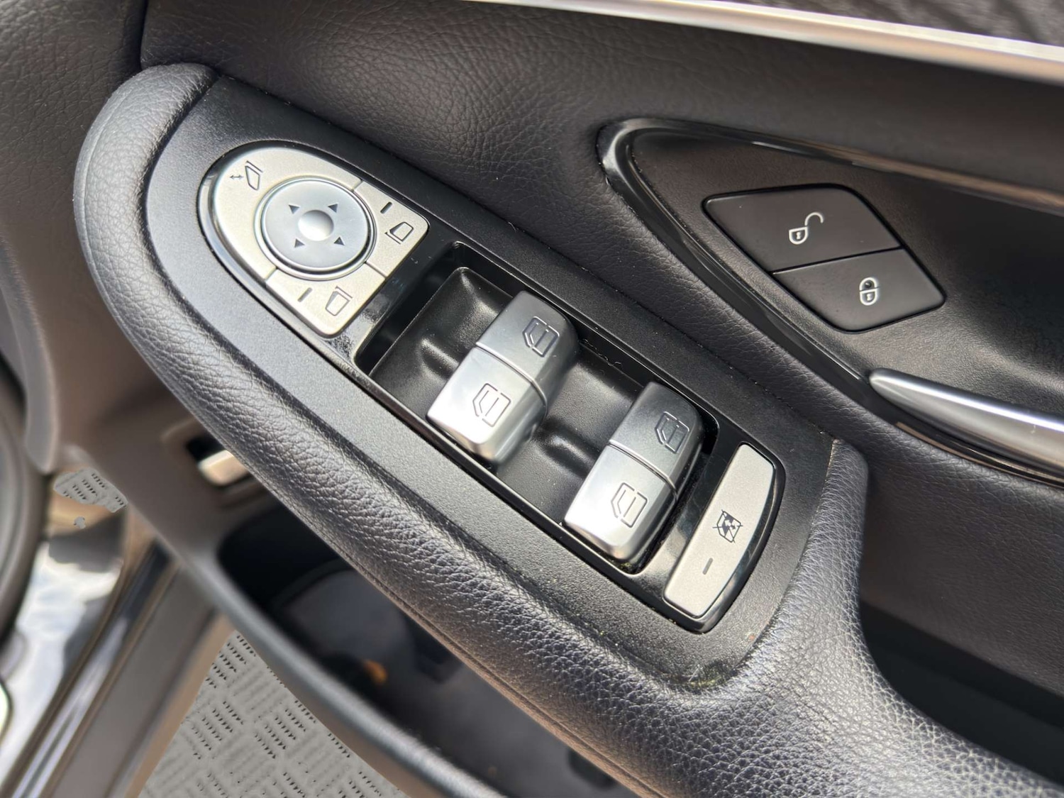 Used Mercedes-Benz GLC 2019 for sale - 77640563: Photo 58