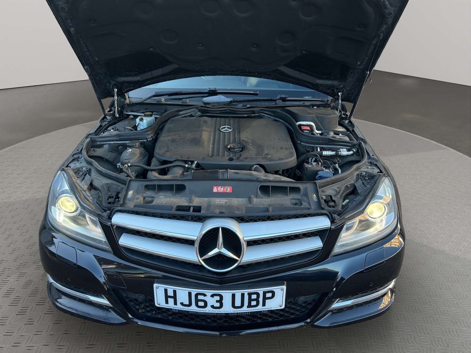 Used Mercedes-Benz C Class 2013 for sale - 77080238: Photo 2