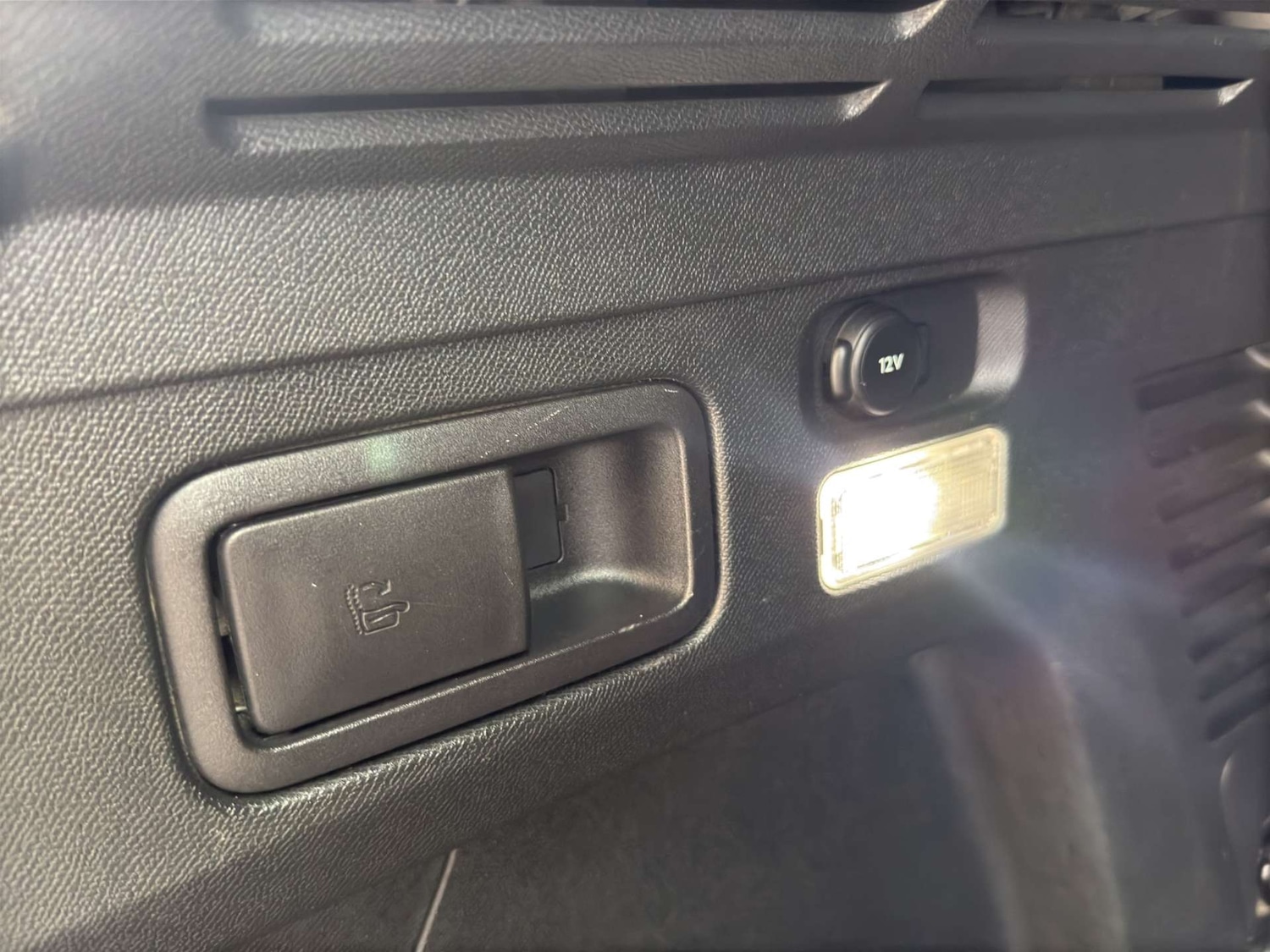 Used Peugeot 3008 2018 for sale - 76931766: Photo 42