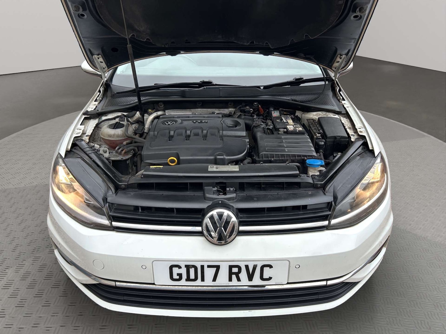 Used Volkswagen Golf 2017 for sale - 78106679: Photo 2