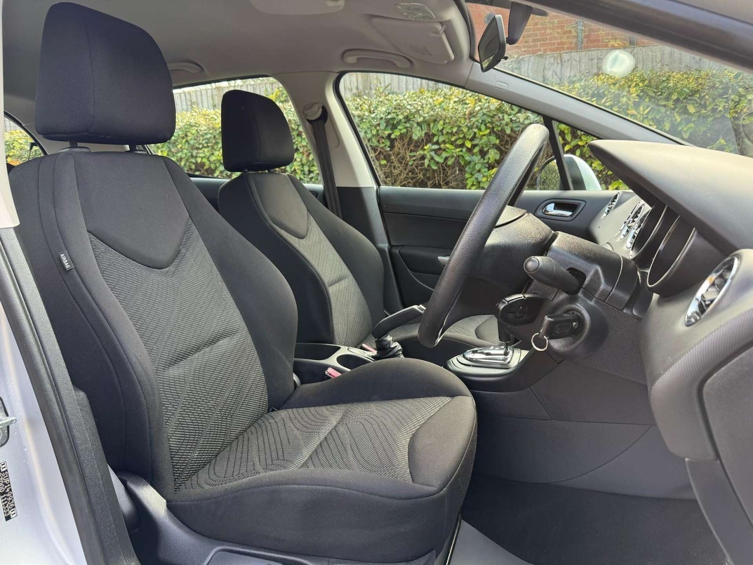 Used Peugeot 308 2010 for sale - 76565669: Photo 16