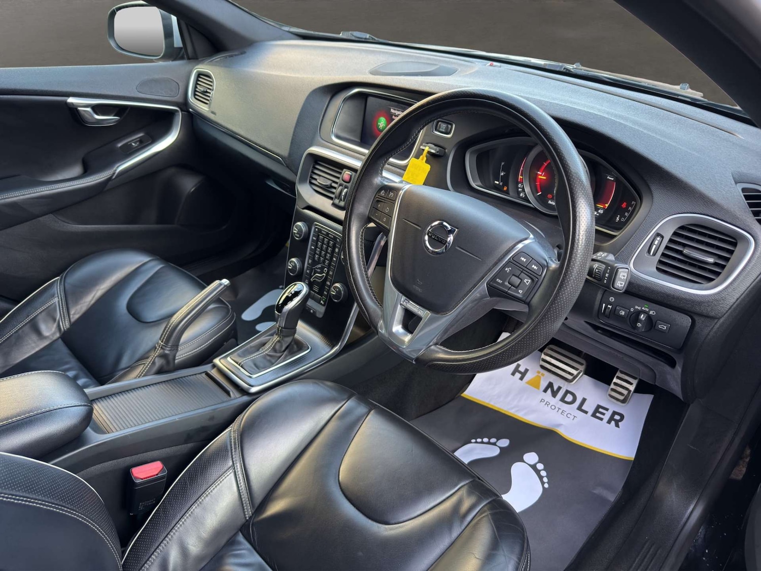 Used Volvo V40 2017 for sale - 76949884: Photo 11